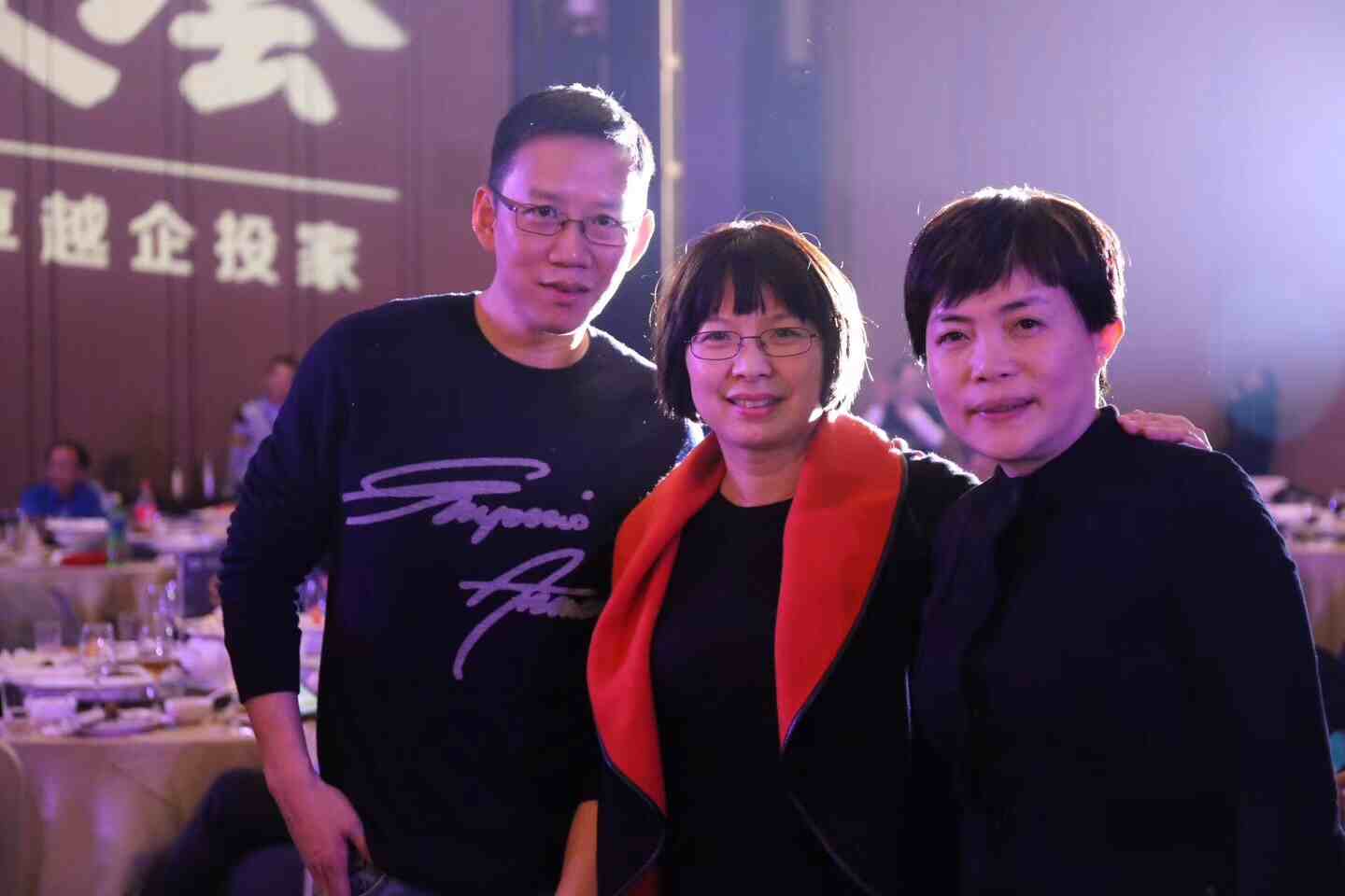 吴晓波与Sand River创始人郭总合影